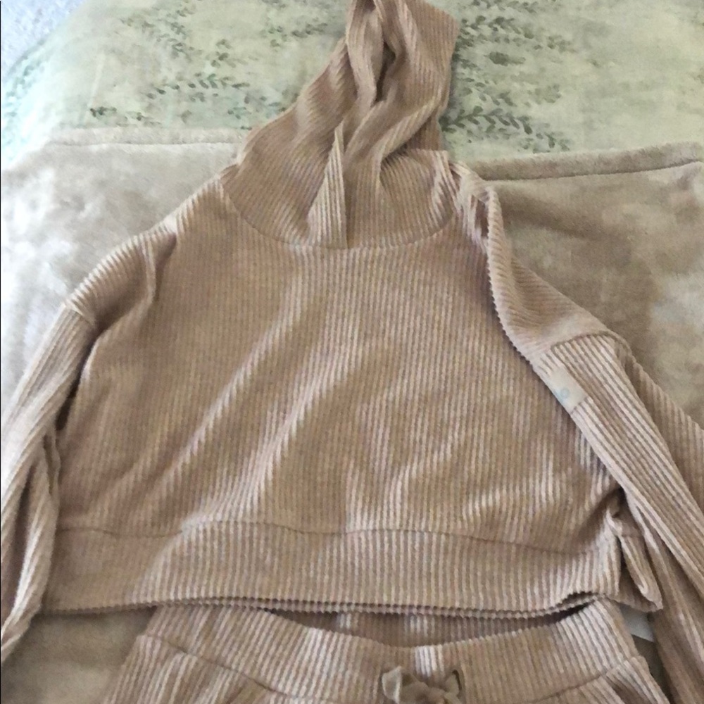 ALO Women's Muse Hoodie and Sweatpant set